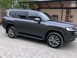 2022 Toyota Land Cruiser 300 Series, серый, 12000000 рублей, вид 3