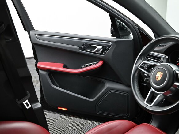 2020 Porsche Macan I Рестайлинг, чёрный, 4400000 рублей - вид 12
