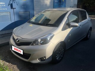 2016 Toyota Vitz III (XP130) Рестайлинг, серый, 700000 рублей, вид 1