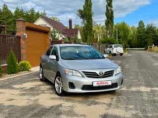 2011 Toyota Corolla X (E140, E150) Рестайлинг, серебристый, 899900 рублей, вид 2