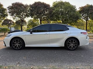 2023 Toyota Camry VIII (XV70) Рестайлинг, белый, 2600000 рублей, вид 5