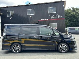 2020 Toyota Voxy III (R80) Рестайлинг, чёрный, 2200001 рублей, вид 2