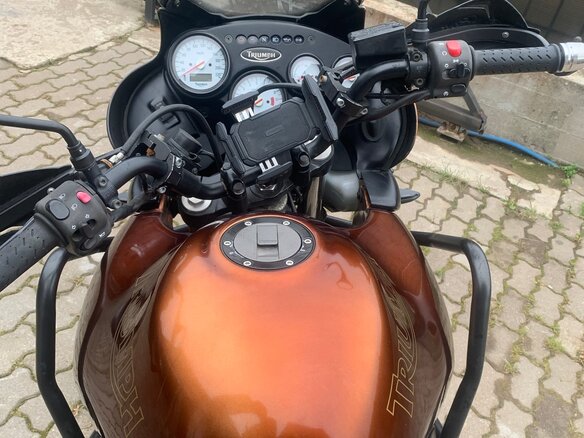 2005 Triumph Tiger 955i, коричневый, 415000 рублей - вид 5