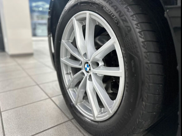 2022 BMW 3 серии 318i VII (G2x) Рестайлинг, чёрный, 3250915 рублей - вид 2