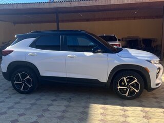 2021 Chevrolet TrailBlazer III, белый, 1750000 рублей, вид 3