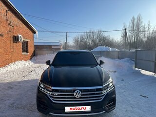 2018 Volkswagen Touareg III, чёрный, 7000000 рублей, вид 2