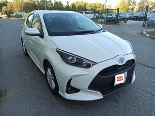 2020 Toyota Yaris IV, белый, 1325000 рублей, вид 1
