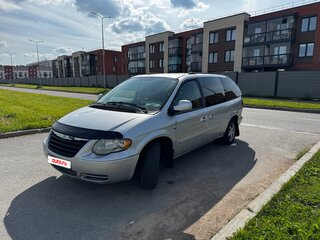 2005 Chrysler Town & Country IV Рестайлинг, серебристый, 600000 рублей, вид 2