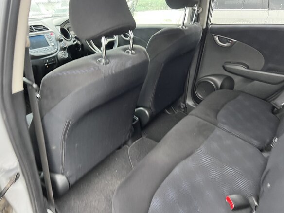 2012 Honda Fit II, серебристый, 915000 рублей - вид 11