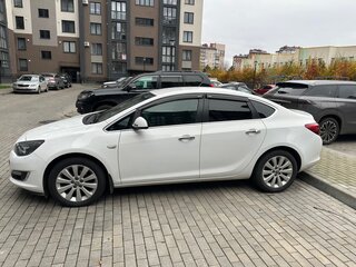 2013 Opel Astra J Рестайлинг, белый, 850000 рублей, вид 5