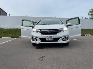 2018 Honda Fit III Рестайлинг, белый, 1400000 рублей, вид 1