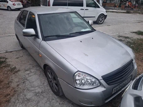 2011 Lada (ВАЗ) Priora I, серебристый, 200000 рублей, вид 1