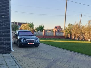 2000 Mercedes-Benz E-Класс 240 II (W210, S210) Рестайлинг, чёрный, 580000 рублей, вид 4
