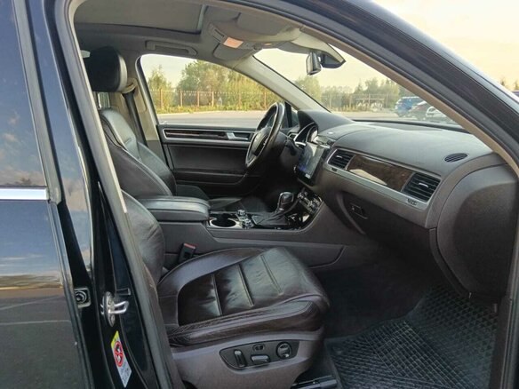 2011 Volkswagen Touareg II, чёрный, 1790000 рублей - вид 15