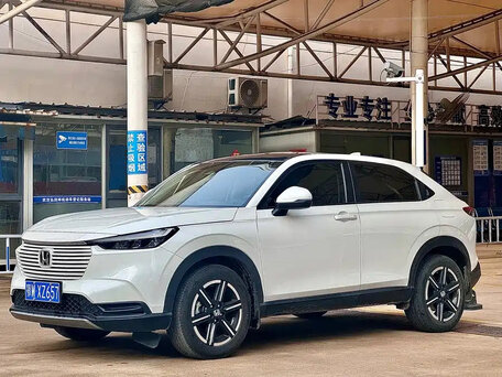 2023 Honda Vezel II, белый, 1867777 рублей, вид 1