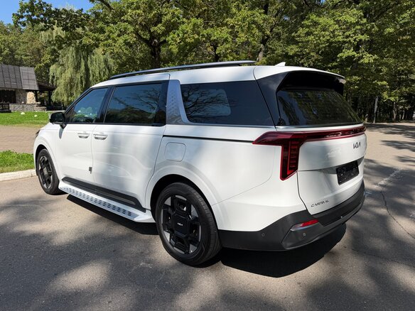 2025 Kia Carnival IV Рестайлинг, белый, 5800000 рублей - вид 5