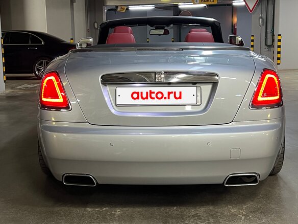 2017 Rolls-Royce Dawn, серебристый, 29990000 рублей - вид 13