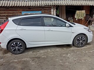 2012 Hyundai Solaris I, белый, 750000 рублей, вид 4