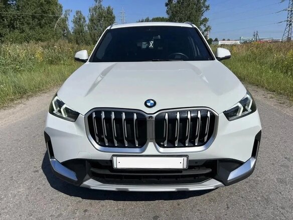 2022 BMW X1 18i sDrive III (U11/U12), белый - вид 3
