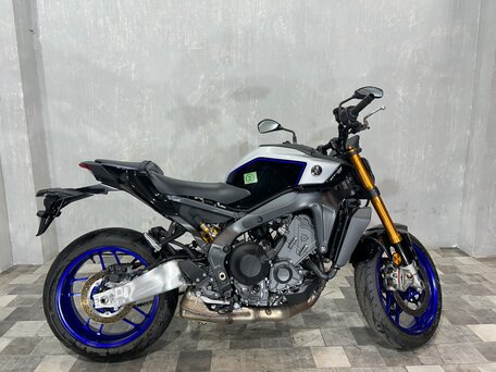 2024 Yamaha MT-09 (FZ-09), серый, 1379000 рублей, вид 1