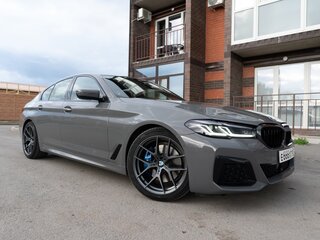 2021 BMW 5 серии 520i VII (G30/G31/G38) Рестайлинг, серый, 5190000 рублей, вид 5