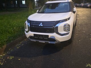 2023 Mitsubishi Outlander IV, белый, 3850000 рублей, вид 2