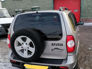 2013 Chevrolet Niva I Рестайлинг, серый, 650000 рублей, вид 3