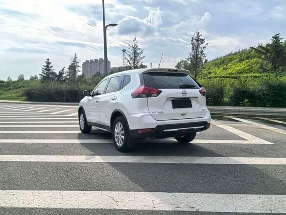 2023 Nissan X-Trail III Рестайлинг, белый, 2130000 рублей - вид 4