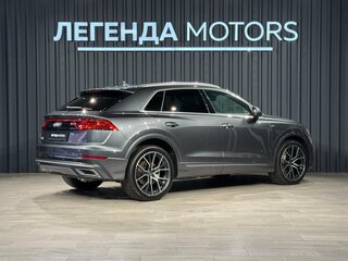 2021 Audi Q8 55 TFSI I (4M), серый, 7500000 рублей, вид 4