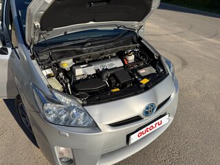 2011 Toyota Prius III (XW30), серебристый, 1090000 рублей, вид 3