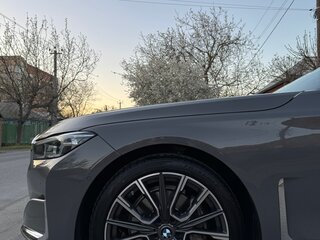 2020 BMW 7 серии Long 740Li xDrive VI (G11/G12) Рестайлинг, серый, 5700000 рублей, вид 5