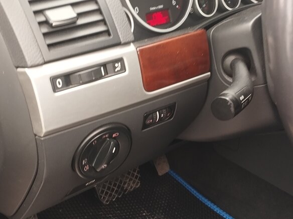 2009 Volkswagen Touareg I Рестайлинг, серебристый, 1850000 рублей - вид 8