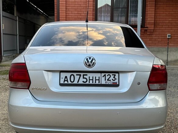 2012 Volkswagen Polo V, серебристый, 900000 рублей - вид 1