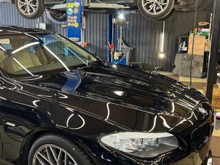 2011 BMW 5 серии 523i VI (F10/F11/F07), чёрный, 2300000 рублей, вид 3