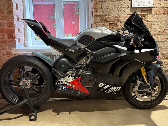 2022 Ducati Panigale V4, чёрный, 4100000 рублей - вид 1