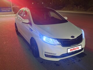2015 Kia Rio 6-speed III, белый, 740000 рублей, вид 3