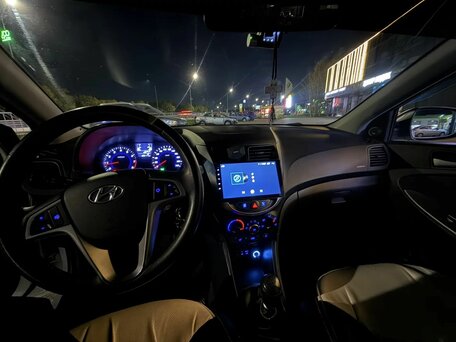 2015 Hyundai Solaris I Рестайлинг, белый, 750000 рублей, вид 3