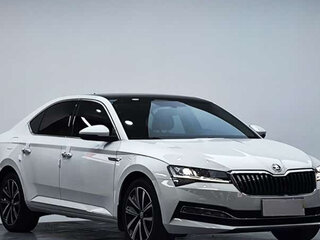 2023 Skoda Superb III Рестайлинг, белый, 1580000 рублей, вид 3
