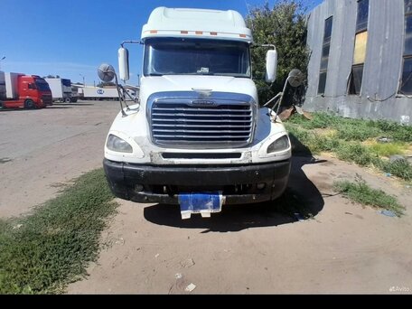 2002 Freightliner Columbia, белый, 1400000 рублей, вид 1