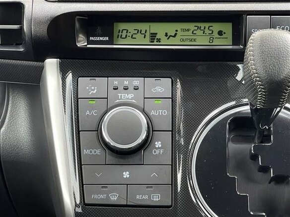 2017 Toyota Wish II Рестайлинг, белый - вид 11