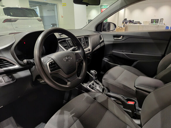 2018 Hyundai Solaris II, чёрный, 1249000 рублей - вид 15
