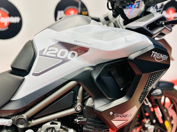 2024 Triumph Tiger 1200, серебристый, 1780000 рублей - вид 24