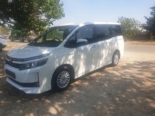 2014 Toyota Voxy III (R80), белый, 1800000 рублей, вид 1