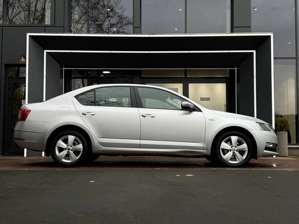2019 Skoda Octavia III (A7) Рестайлинг, серебристый, 2039900 рублей - вид 3