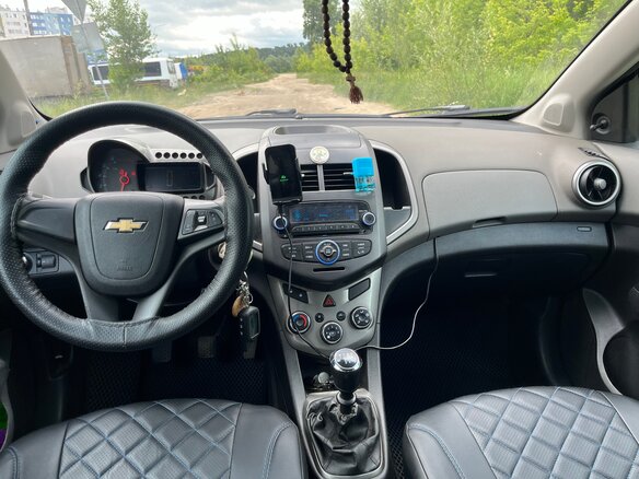2013 Chevrolet Aveo II, серый, 400000 рублей - вид 5