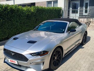 2019 Ford Mustang VI Рестайлинг, серебристый, 3150000 рублей, вид 2