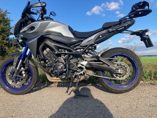 2016 Yamaha MT-09 Tracer (FJ-09), серебристый, 699000 рублей, вид 1
