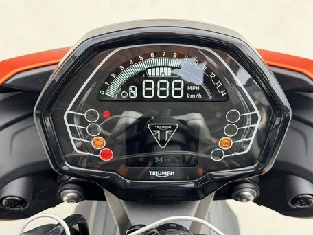 2025 Triumph Street Triple, оранжевый, 1230000 рублей, вид 3