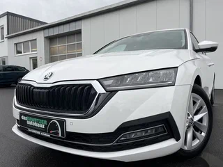 2023 Skoda Octavia IV (A8), белый, 2892000 рублей, вид 1
