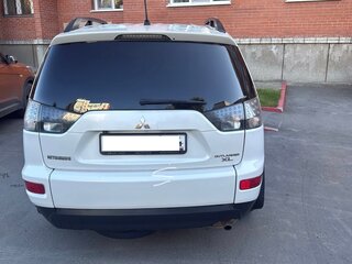 2011 Mitsubishi Outlander II Рестайлинг, белый, 1150000 рублей, вид 5